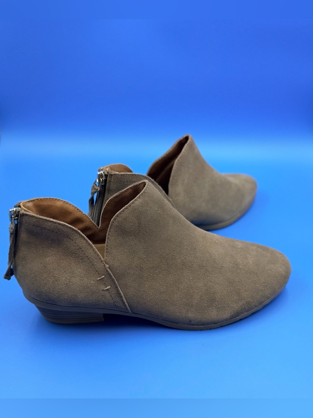 NWT- Reaction Kenneth Cole Concrete Suede Ankle Booties - Size 10- Women
